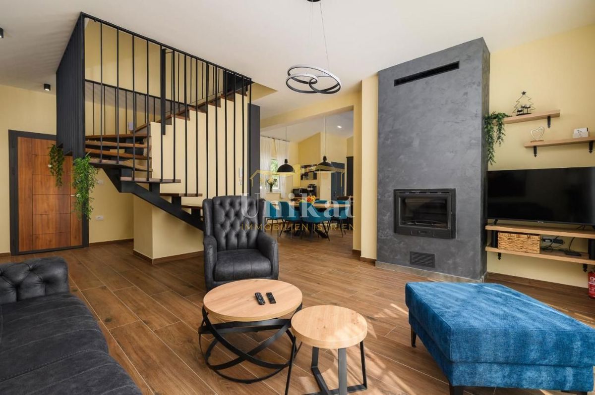 Villa con due unità abitative - vista mare